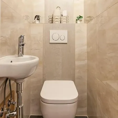 Renovated Cosy & Quiet Flat Near Smichov Station Prag