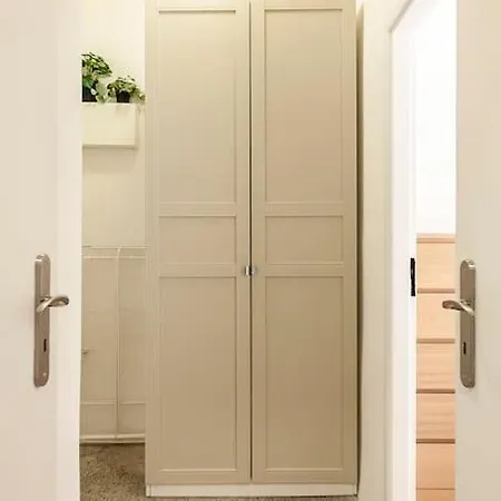 Renovated Cosy & Quiet Flat Near Smichov Station