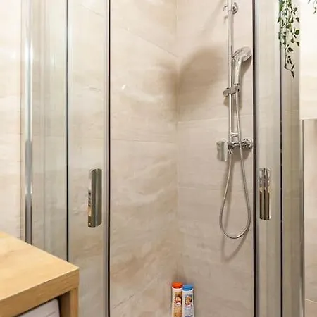 Renovated Cosy & Quiet Flat Near Smichov Station Apartmán