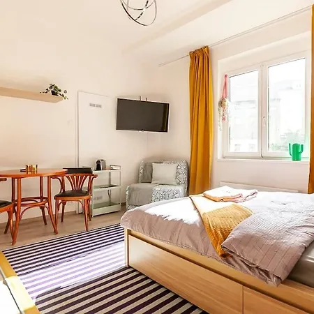 Apartment Renovated Cosy & Quiet Flat Near Smichov Station Prague