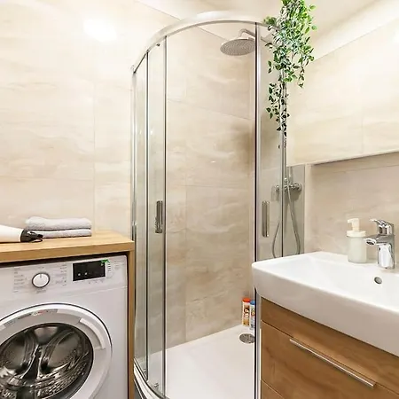 Renovated Cosy & Quiet Flat Near Smichov Station * Prague
